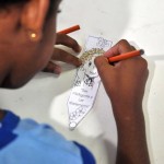 Crianças aprendem técnicas de conservação de livros  - Fotos: Fabiana Costa / Secult