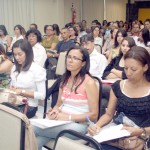 Professores participam do Encontro Estadual do Ensino Médio Inovador - A professora Hortencia Araujo entre os professores Paulo Rego e Izabel Ladeira