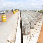 Colocadas as primeiras vigas do piso do novo viaduto do Detran -