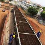Colocadas as primeiras vigas do piso do novo viaduto do Detran -