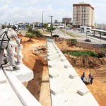 Colocadas as primeiras vigas do piso do novo viaduto do Detran -