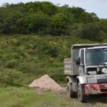 Deso e Pelotão Ambiental flagram extração ilegal de areia na barragem do Poxim  - Fotos: Ascom/Deso