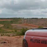 Deso e Pelotão Ambiental flagram extração ilegal de areia na barragem do Poxim  - Fotos: Ascom/Deso