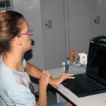 Aluna com necessidade especial da rede estadual presta Enem e é exemplo para colegas - As Amigas Marcela Vieira e Adriene Santos