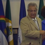 Presidenta Dilma anima os governadores nordestinos ao anunciar a ‘financeirização’ da Sudene   - A presidenta Dilma Rousseff cumprimenta o governador em exercício de Sergipe