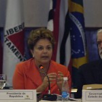 Presidenta Dilma anima os governadores nordestinos ao anunciar a ‘financeirização’ da Sudene   - A presidenta Dilma Rousseff cumprimenta o governador em exercício de Sergipe