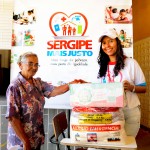 Estado distribui alimentos e leite a vítimas da estiagem - A secretária de Assistência Social e do Trabalho do município de Itabi