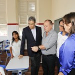 Déda entrega reforma na escola Augusto Ferraz