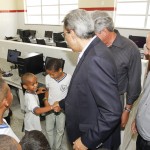 Déda entrega reforma na escola Augusto Ferraz