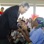 Déda entrega reforma na escola Augusto Ferraz