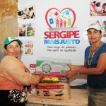 Governo entrega kits de alimentos e leite aos sertanejos de Glória -
