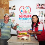 Governo entrega kits de alimentos e leite aos sertanejos de Glória -