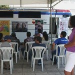Unidade Móvel 'Fique Sabendo' realiza 100 exames de HIV/Sífilis na Praça General Valadão - Fotos: Ascom/SES