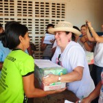 Mais de 4 mil famílias recebem alimentos e leite em Poço Redondo e Canindé - A secretária Eliane Aquino