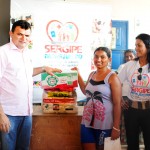 Mais de 4 mil famílias recebem alimentos e leite em Poço Redondo e Canindé - A secretária Eliane Aquino