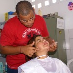 Curso de maquiagem para surdos insere pessoas com necessidades especiais no mercado de trabalho - Fotos: Ascom/Seed