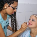 Curso de maquiagem para surdos insere pessoas com necessidades especiais no mercado de trabalho - Fotos: Ascom/Seed