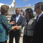 Dilma é recepcionada pelo governador Marcelo Déda no aeroporto de Aracaju -