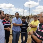 Jackson Barreto visita favela do bairro “13”