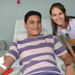 Estudantes de Farmácia contribuem com doação de sangue - Alberto Noronha atendeu o pedido da amiga Patrícia e foi doar
