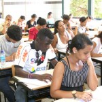 Mais de 10 mil candidatos disputam neste domingo uma vaga no PréUniversitário - Fotos: Juarez Silveira/Seed