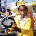 Jackson se diverte ao lado de milhares de foliões no cortejo do Rasgadinho -