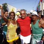 Jackson se diverte ao lado de milhares de foliões no cortejo do Rasgadinho -