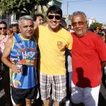 Jackson se diverte ao lado de milhares de foliões no cortejo do Rasgadinho -