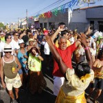 Jackson se diverte ao lado de milhares de foliões no cortejo do Rasgadinho -