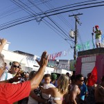 Jackson se diverte ao lado de milhares de foliões no cortejo do Rasgadinho -