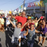 Jackson se diverte ao lado de milhares de foliões no cortejo do Rasgadinho -