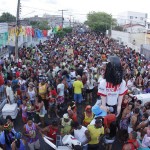 Jackson se diverte ao lado de milhares de foliões no cortejo do Rasgadinho -