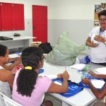 Acolhidas do Izabel Abreu participam de qualificação profissionalizante - A professora Valmira Nobre Farias