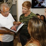 Jackson comparece ao lançamento de livro e exposição de Joubert Moraes -