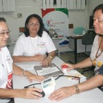 Seed realiza mobilização pelo Dia Mundial do Rim - Beatriz Mendes ouve as orientações da técnica do Qualivida / Fotos: Juarez Silveira/Seed