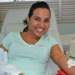Servidores do Hemose comemoram aniversários doando sangue - A técnica de enfermagem