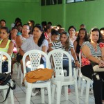 Seides orienta população sobre como acessar programas sociais  - A técnica da SEPMulheres