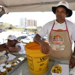 Feira da Agricultura Familiar é montada mais uma vez no Complexo Administrativo e Pedagógico da Seed - A servidora pública Nivalda Cruz