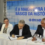 Déda anuncia investimentos para saneamento e oferta de água - Acompanharam a solenidade ao lado do governador