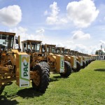 Jackson Barreto participa da entrega de 58 máquinas agrícolas para semiárido de Sergipe -