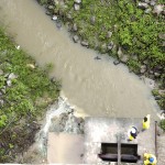Déda realiza fechamento das comportas da barragem do rio Poxim - Foto: Marcos Rodrigues/ASN