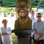 Jackson acompanha solenidade de entronização do busto de Antonio Garcia no HU -