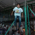 Defensores da Alegria leva crianças carentes ao parque Sweet Play - Momento da descida do ônibus
