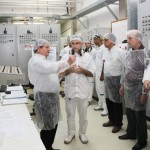 Governo acompanha desenvolvimento de fábrica de alimentos em Aracaju -