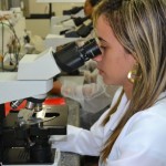 Lacen realiza treinamento para identificação das larvas do Aedes Aegypti e Albopictus - Pamela Keuren Coleta de Santana