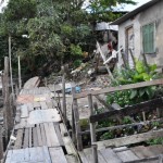 Beneficiários do Pró Moradia da Invasão do Rio do Sal responderão a questionário da Sedurb  - Moradias insalubres darão lugar a casas dignas