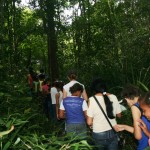 Alunos da Escola Municipal Juarez Leal participam de trilha ecológica na Mata do Junco