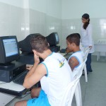 Adolescentes em semiliberdade estão a um passo da reintegração social - A assistente social Carina Franco com mães e socioeducandos
