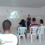 Adolescentes em semiliberdade estão a um passo da reintegração social - A assistente social Carina Franco com mães e socioeducandos
