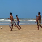 Adolescentes em semiliberdade estão a um passo da reintegração social - A assistente social Carina Franco com mães e socioeducandos